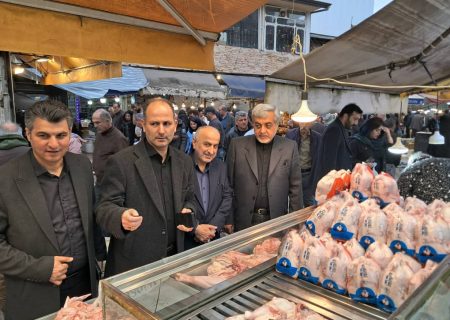 میر غضنفری سرپرست فرمانداری رشت به همراه پورحیدری در بازار رشت: مشکلی در تامین و توزیع مرغ نداریم:توزیع آردهای مورد نیاز نانوایی‌ها قبل از سال صورت گرفت/نظارت بر بازار، گشت‌های بازرسی با حضور گروه‌های مختلف در حال انجام است