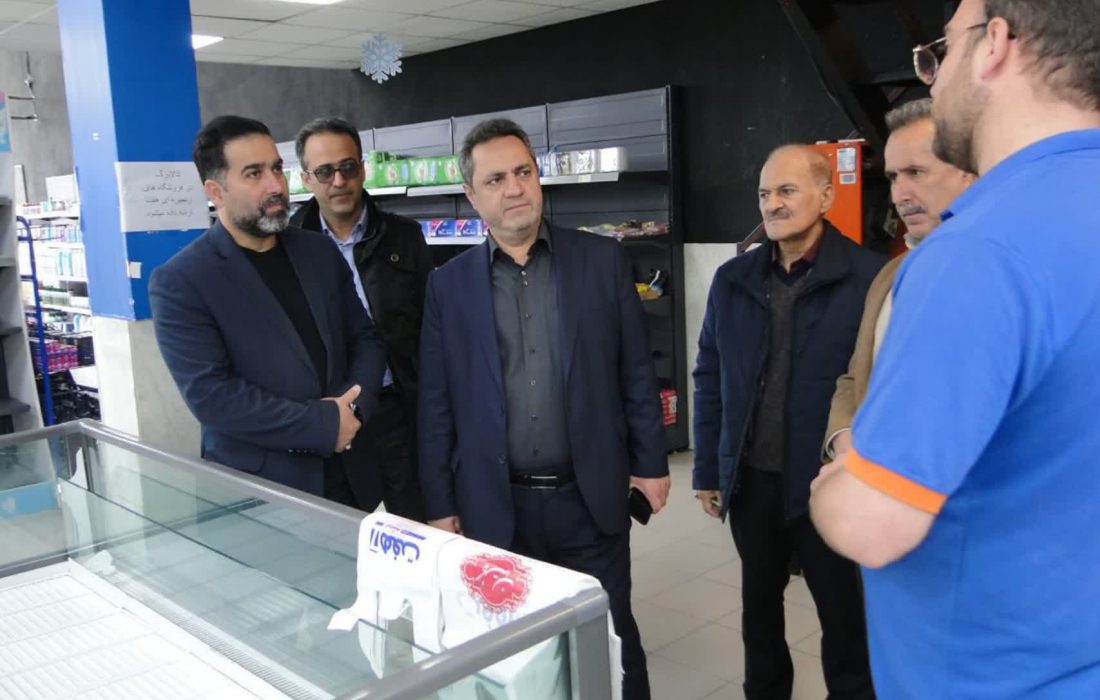 بازدید ضیایی فرماندار بندرانزلی از بازار نوروزی