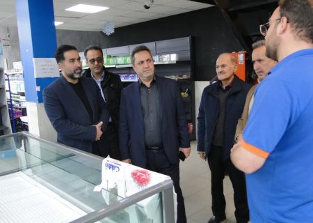بازدید ضیایی فرماندار بندرانزلی از بازار نوروزی