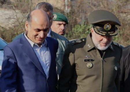 نامه سرتیپ حیدری فرمانده نیروی زمینی به رئیس جمهور: دکتر حق شناس مردمی، دلسوز و متخصص است/حق شناس توانسته ارتباط خوبی را با ارتش و سایر دستگاه‌ها، برقرار و ضمن ایجاد امید در دل مردم اقدامات ارزشمندی انجام دهد و با همه طیف‌های استان برای پیشرفت و آبادانی، تعامل و همکاری ایجاد نماید