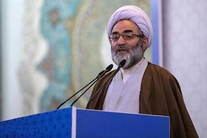 امام جمعه رشت: حمایت از کارگران اولویت مسئولان باشد