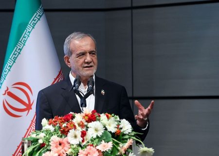 سخنان مهم پزشکیان درباره ایران و آمریکا: عراقچی با سفارش‌های رهبری، در عمان غیرمستقیم مذاکره می‌کند/ رهبری هیچ مخالفتی با سرمایه‌گذار آمریکایی ندارند