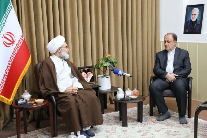 آیت‌الله فلاحتی در گفتگو با حاجی بابایی: ارتقای معیشت معلمان، به‌روزرسانی محتوای آموزشی و اجرای عدالت در توزیع امکانات آموزشی/ ای کاش آیت الله فلاحتی تبدیل وضعیت مربیان پیش دبستانی که از سال ۹۲ بلاتکلیف می باشند را از حاجی بابایی مطالبه می کردند