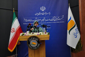 مهاجرانی سخنگوی دولت در نشست خبری با اصحاب رسانه گیلان‌:رسانه کاملا می‌تواند واقعیت را بیان کند/وقتی که خبرنگاران چیزی که انجام شده را می‌بینند در انتقال آن بهتر عمل می‌کنند/موضوعات مطرح شده در این نشست کاملا قابل پیگیری است و استاندار محترم آن را انجام خواهند داد/بابت داشتن استانداری که اینقدر محبوب است به مردم استان گیلان تبریک می‌گویم