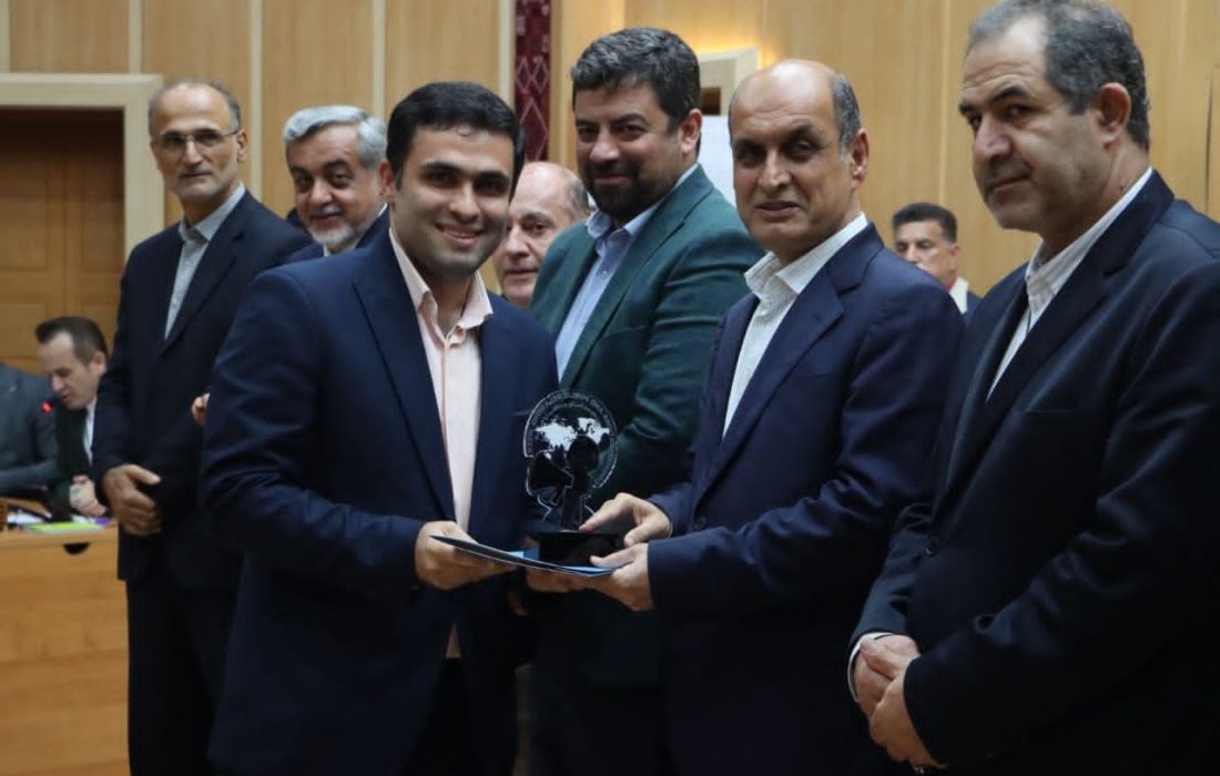 برای دومین بار پیاپی؛محمد هادی سیفی مسئول روابط عمومی فرمانداری رشت به عنوان برترین روابط عمومی استان گیلان انتخاب شد