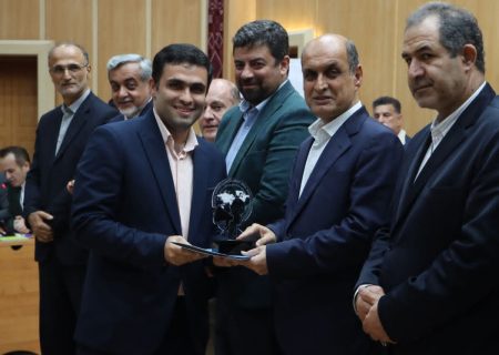 برای دومین بار پیاپی؛محمد هادی سیفی مسئول روابط عمومی فرمانداری رشت به عنوان برترین روابط عمومی استان گیلان انتخاب شد