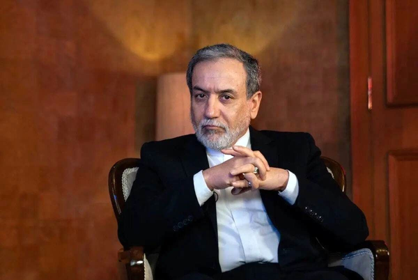 عراقچی: باید مطمئن شویم که در میانه مذاکره بار دیگر هدف حمله آمریکا قرار نگیریم/ هرگز دست از حق غنی سازی نمی کشیم