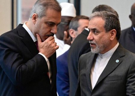عراقچی: ایران آماده بازگشت به مذاکرات است / هنوز برنامه‌های دیدار ما با آمریکایی‌ها تنظیم نشده است / موشک‌ها هرگز موضوعی را هیچ‌کدام از نمایندگان نخواهند بود / فیدان: از ایالات متحده آمریکا و ایران می‌خواهند برای حل مسائل بر سر میز منطقه بنشینند / پنج شنبه با ویتکاف صحبت کردم. به گفت‌وگو با مقامات آمریکایی درباره تهران ادامه داد