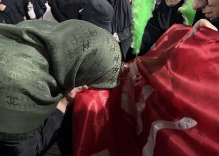 برپایی غرفه‌ای از نور، پیوندی ناگسستنی میان حرم سیدالشهدا (ع)، حرم مطهر رضوی و پیمان با رهبری در میدان شهدای ذهاب رشت
