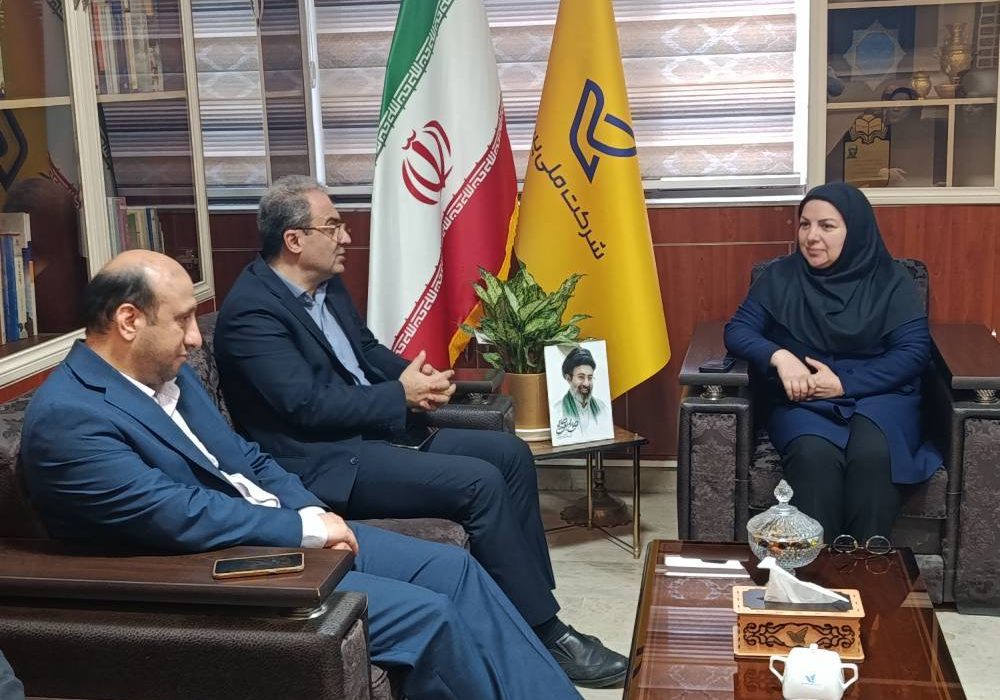 دیدار و گفتگوی مدیرکل ارتباطات و فناوری اطلاعات استان گیلان با مدیر کل پست استان گیلان