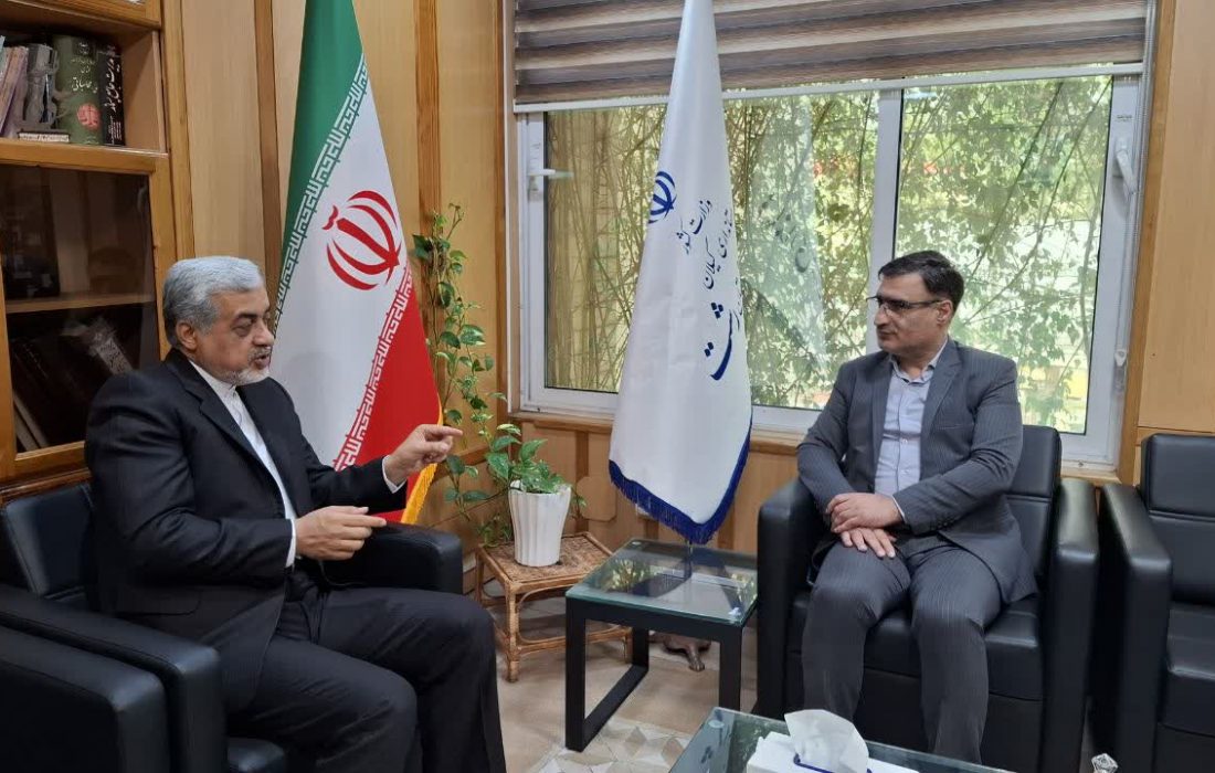 مدیر‌مسئول آوای لطیف در دیدار با فرماندار رشت: رسانه‌های استان اخبارجنگ رمضان را با رعایت کامل مسائل امنیتی منتشر می کردند/ رسالت اصلی آوای لطیف در انتخابات شوراها مشارکت حداکثری ومعرفی کاندیدا براساس عملکرد و برنامه است