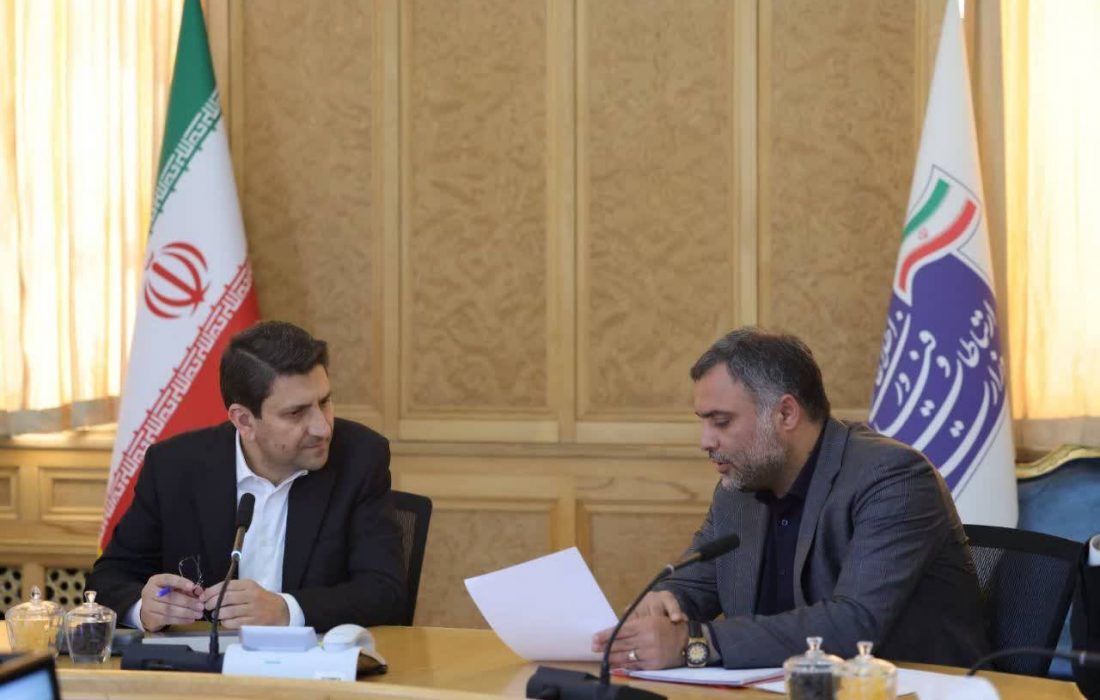 دیدار پرحاشیه رحمت زاده با وزیر ارتباطات؟!؛ مجلس جای نظارت است، نه تکمیل کارنامه!دلی که برای اینترنت روستاها میسوزد، دیگر طاقت وعده ندارد/مردم صومعه سرا خواستار تاریخ تحویل، عزل مدیران قصورگر، تشکیل کارگروه شفافیت و… می باشند/طرح ملی فیبر نوری سالهاست در کشور و گیلان با مشکل روبروست؛ چه تضمینی که صومعه سرا از این روند فرسایشی مستثنی شود؟