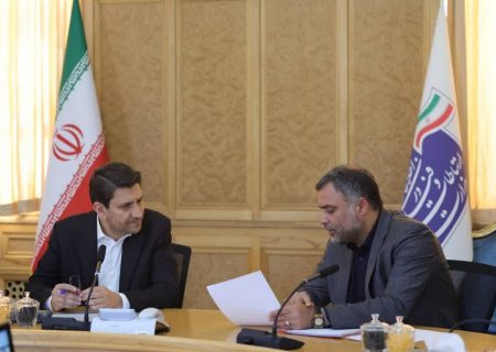 دیدار پرحاشیه رحمت زاده با وزیر ارتباطات؟!؛ مجلس جای نظارت است، نه تکمیل کارنامه!دلی که برای اینترنت روستاها میسوزد، دیگر طاقت وعده ندارد/مردم صومعه سرا خواستار تاریخ تحویل، عزل مدیران قصورگر، تشکیل کارگروه شفافیت و… می باشند/طرح ملی فیبر نوری سالهاست در کشور و گیلان با مشکل روبروست؛ چه تضمینی که صومعه سرا از این روند فرسایشی مستثنی شود؟