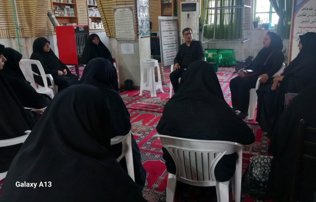 در نشستی با بانوان لوشانی در مسجد جامع؛ مادران و خواهرانی که دغدغه‌ی خیابان‌های فرسوده و کارخانه‌های تعطیل را داشتند، با عشق به شهرشان، امید به طلوعی دوباره را سرودند