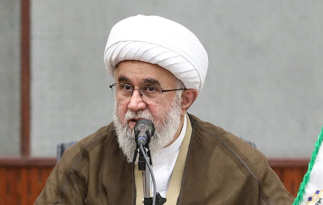 واکنش آیت الله رمضانی نماینده گیلان در مجلس خبرگان به اظهارات حسن روحانی: نباید دفاع از کشور را به رفراندوم گذاشت/کسانی که نسخه‌های نافرجام پیچیدند، حق نسخه‌پیچی جدید ندارند