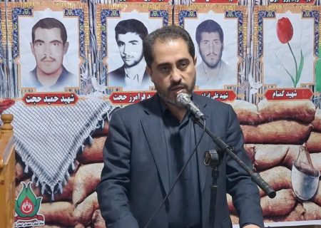 فرماندار رودبار در یادواره ۹ شهید شمام و میز خدمت جهادی: پروژه‌ها بر اساس نیاز مردم اولویت‌بندی شوند
